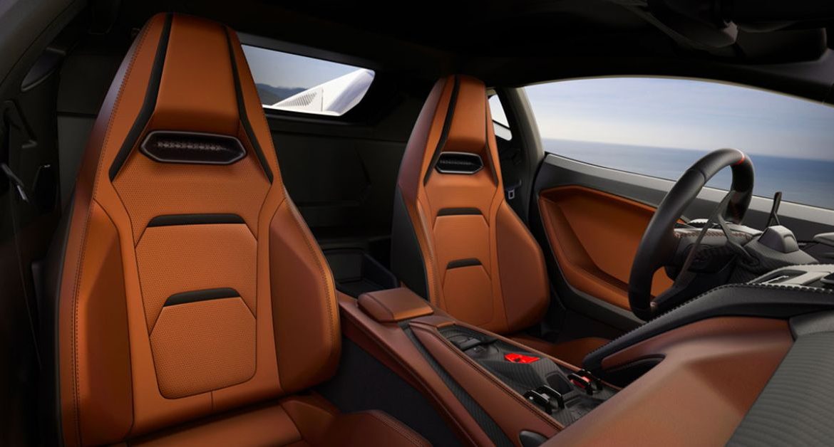 Pannello decorativo automotive Clerprem su misura per supercar, materiali leggeri e finiture esclusive