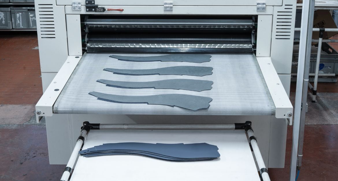 Processo di laminazione Clerprem per rivestimenti e componenti interni del sedile