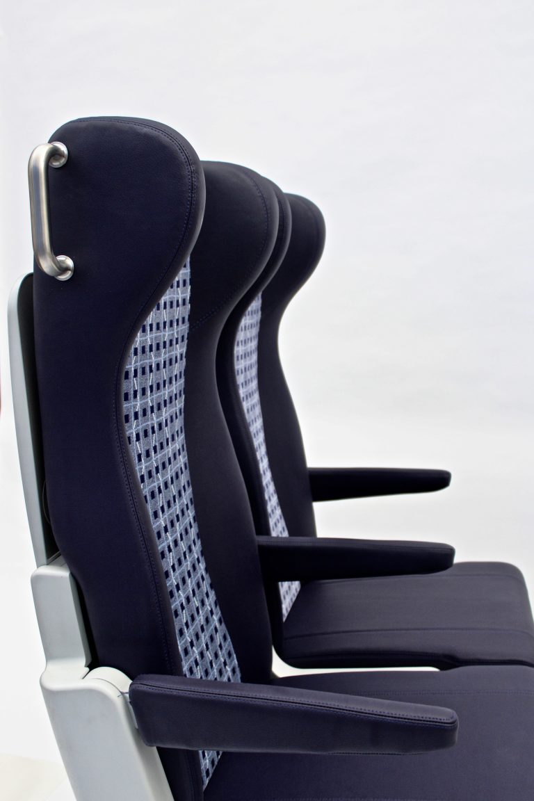 Sedile ferroviario OEM Clerprem leggero per treni regionali, conforme EN 45545-2, Made in Italy