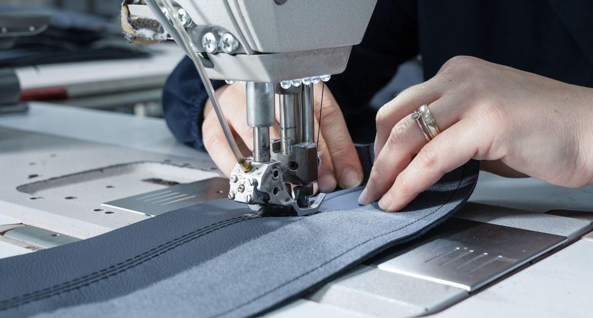 Tecnologia di cucitura artigianale eClerprem per rivestimenti sedile premium